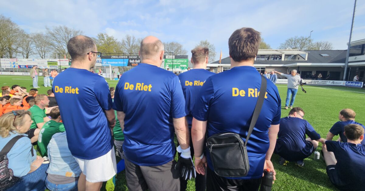 De Riet in actie tijdens GO-Voetbaltoernooi in Wierden - Aveleijn